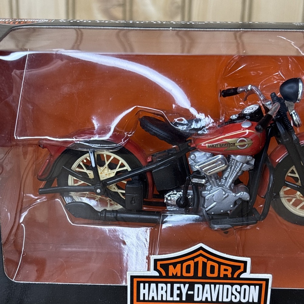 Maisto 1:18 Harley-Davidson 1936 EL Knucklehead‎ Motorcycle Series 10 - Picture 2 of 6